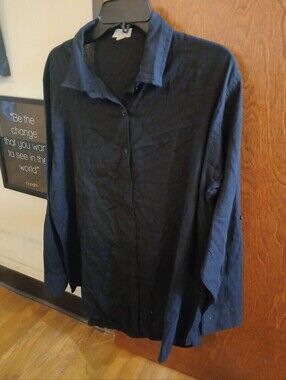 NWOT/ ELAN black roll tab long sleeve button shirt